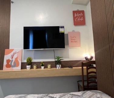 Guadalupe Apartment | City Stay Studio near Cebu Uptown Pool Netflix Fast Wifi