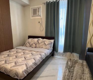 Guadalupe Apartment | City Stay Studio near Cebu Uptown Pool Netflix Fast Wifi