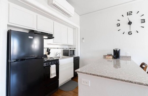 Peoria Apartment | CITY VIBES - Modern Suite in the heart of Downtown