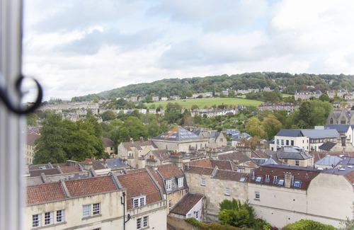 Bath House | CITY VIEW - BATH - a 2 bed apartment that sleeps 4 guests in 2 bedrooms