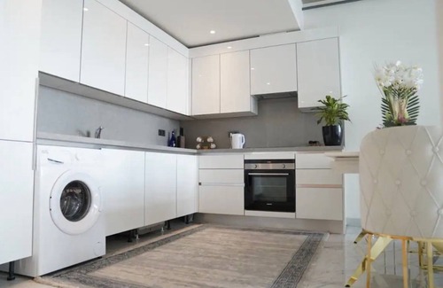 Bomonti Apartment | City View Haven: Balcony Apartment in Şişli, Istanbul