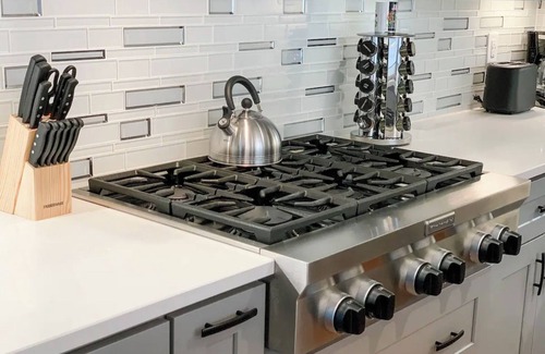 Southwest Raleigh House | City View Luxury- near Downtown, Capital, NC State- w/King Suite