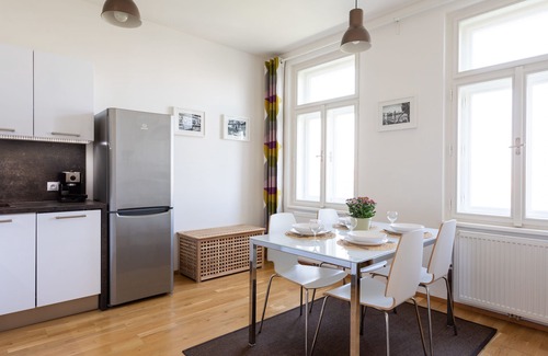 Prague 3 Apartment | City Views from a Flat near George Square