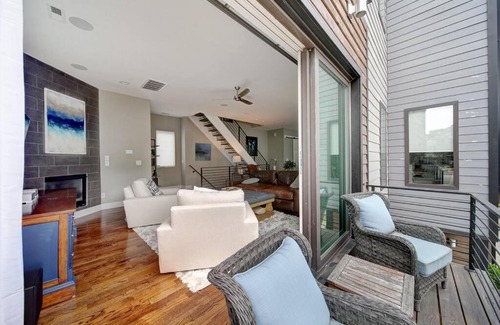 Third Ward Villa | City Views RoofTop Hot Tub & Short Walk to Stadium