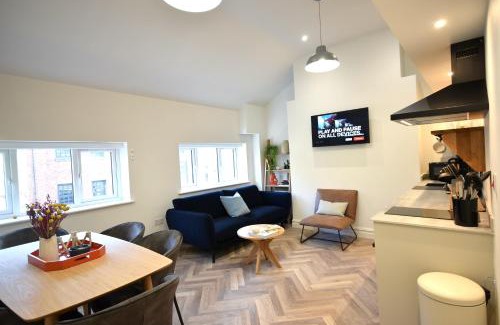 Northern Quarter House | CITYeSCAPE - 2BR Top Floor Penthouse NQ