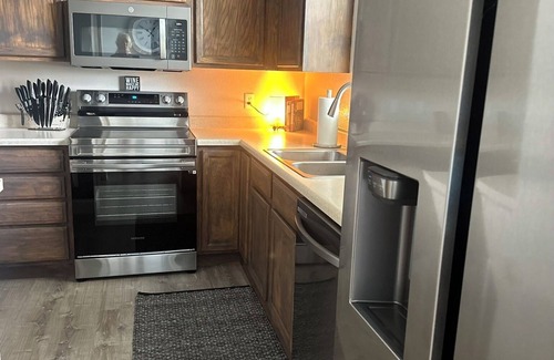 Sun Prairie House | Citys EDGE of Madison- SLEEPS 10 & ONLY 6 Miles to downtown