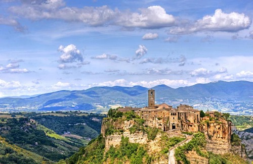 Civita di Bagnoregio Villa | Civita di Bagnoregio Villa Sleeps 8 WiFi