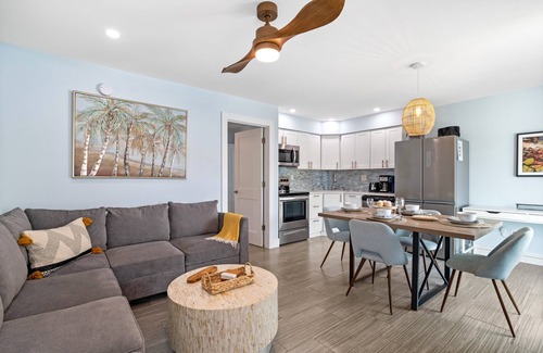 Siesta Key Village House | CJs - Pet Friendly, Located in Siesta Key Village, Steps to Siesta Key Beach!