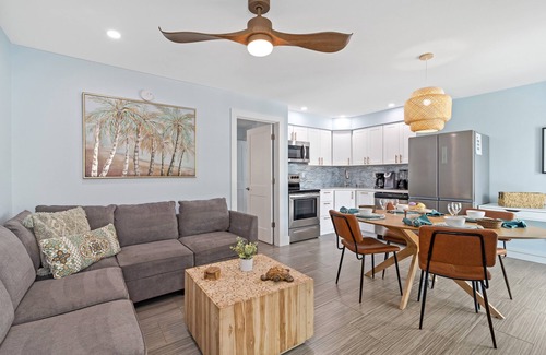 Siesta Key Village House | CJs - Pet Friendly, Located in Siesta Key Village, Steps to Siesta Key Beach!