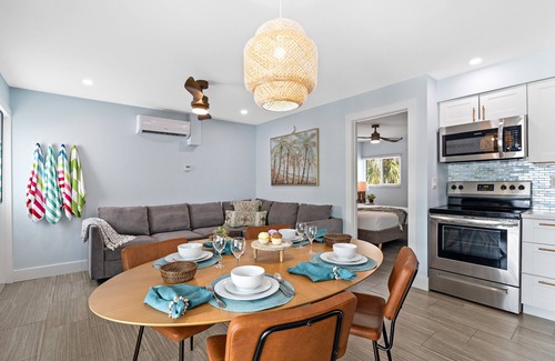 Siesta Key Village House | CJs - Pet Friendly, Located in Siesta Key Village, Steps to Siesta Key Beach!