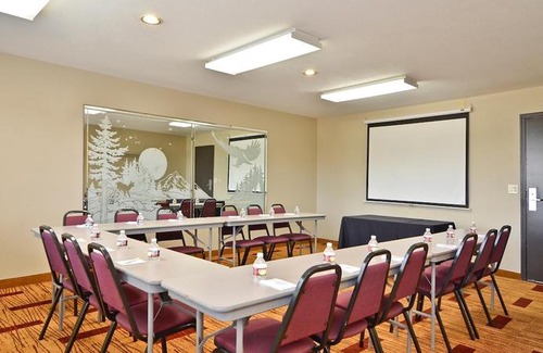 Clackamas Hotel | Clackamas Inn and Suites