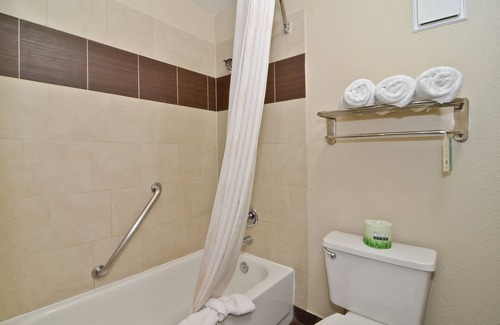 Clackamas Hotel | Clackamas Inn & Suites