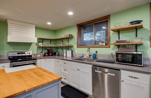 Clackamas Apartment | Clackamas Oregon+ charming 3bedrm home+ family friendly