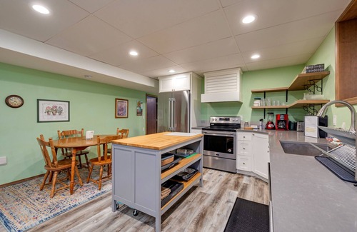 Clackamas Apartment | Clackamas Oregon+ charming 3bedrm home+ family friendly
