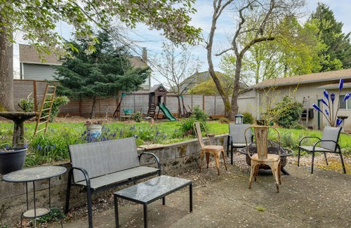 Clackamas Apartment | Clackamas Oregon+ charming 3bedrm home+ family friendly