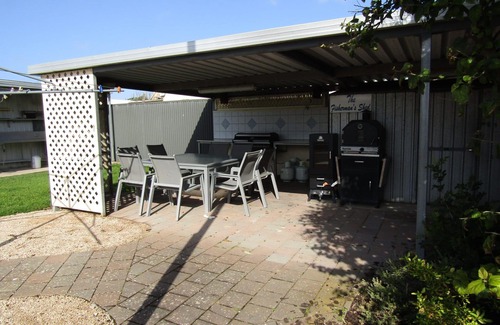 Melville Apartment | Clan Ranald Unit 1 ~ Short walk to all amenities! UNLIMITED FREE WI-FI!