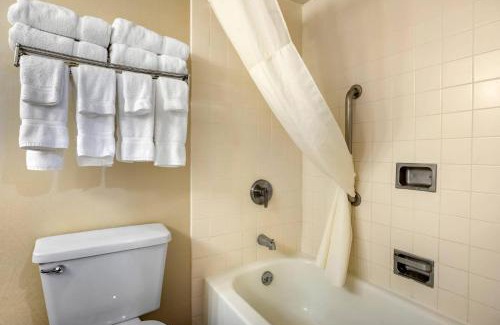 Dunkirk Hotel | Clarion Hotel Conference Center on Lake Erie