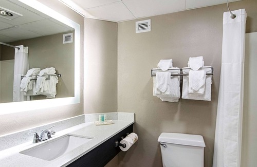 Sevierville Hotel | Clarion Inn Willow River