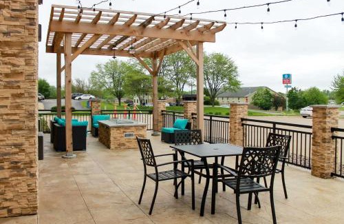 Bettendorf Hotel | Clarion Pointe Bettendorf - Quad Cities