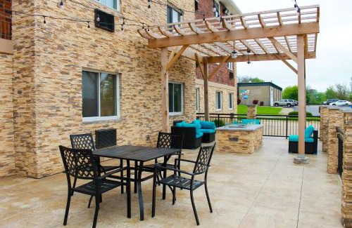 Bettendorf Hotel | Clarion Pointe Bettendorf - Quad Cities
