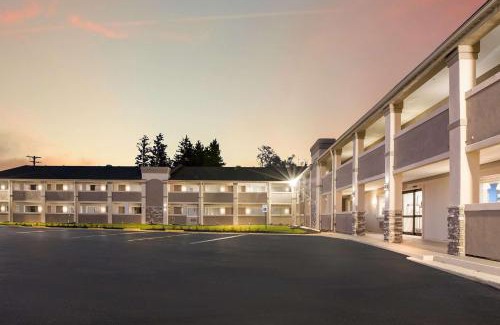 East Lansing Hotel | Clarion Pointe East Lansing University Area