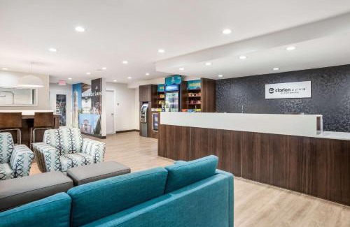 East Lansing Hotel | Clarion Pointe East Lansing University Area