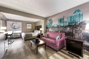 Greensboro Hotel | Clarion Pointe Greensboro Airport