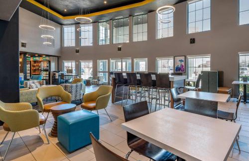 Plainfield Hotel | Clarion Pointe Indianapolis Airport