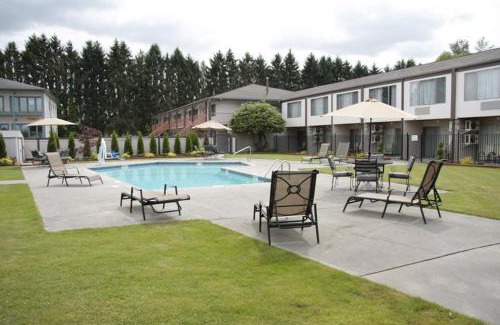 Mount Vernon Hotel | Clarion Pointe Mount Vernon - Burlington