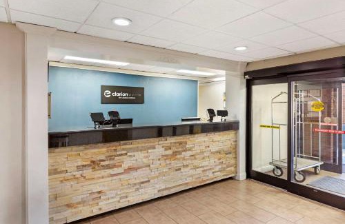 Lowes Grove Hotel | Clarion Pointe Research Triangle Park Durham