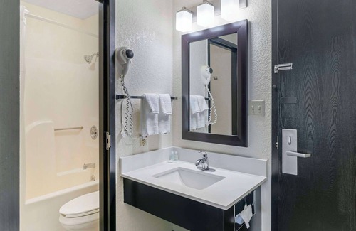 Jasper Hotel | Clarion Pointe