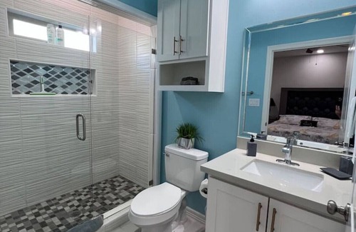 Edinburg Apartment | Clase Azul Executive Suite