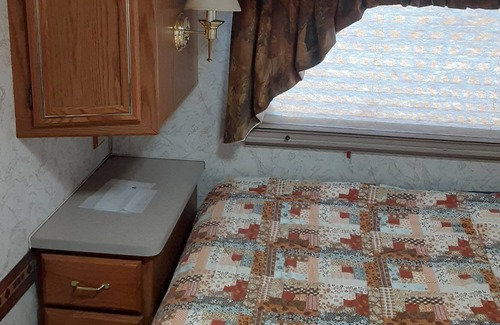 Alton House | Class A RV, 30', Gas Engine, HVAC, Generator, Fridg and Stove, Coffee Maker.