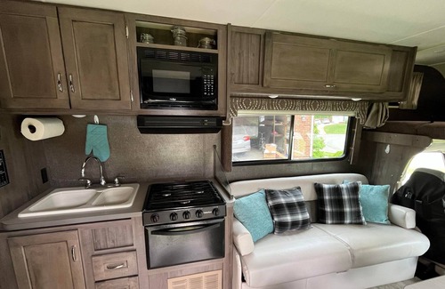 Seymour House | Class-C Smoky Mtn Adventure - 2016 Winnebago Spirit (aka Minnie Winnie)