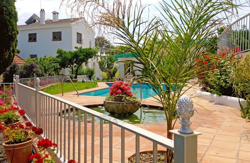 Orgiva Cottage | CLASSIC ANDALUSIAN VILLA, SURROUNDED BY ORANGE TREES, FOUNTAINS. PRIVATE POOL.