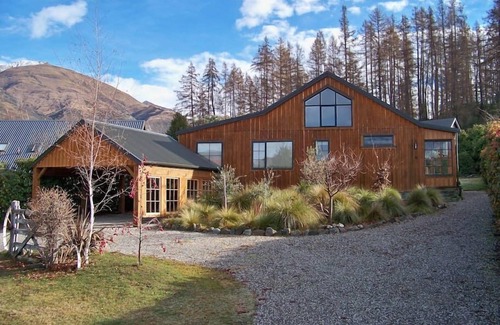Wanaka House | Classic Bills Way Charm
