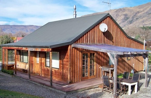 Wanaka House | Classic Bills Way Charm