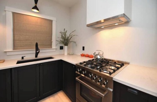 Downtown Berkeley Apartment | Classic Bright Modern Spacious 1bd/1ba Apartment