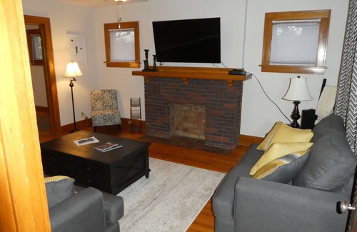 Morton Meadows House | Classic Bungalow Modern w/a Splash of Glam ZOO AKSARBEN UNMC UNO Bergan Mercy