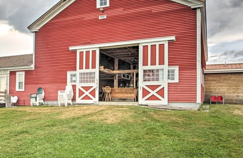 Greene House | Classic Cape-Style Farmhouse on 550-Acre Vineyard!