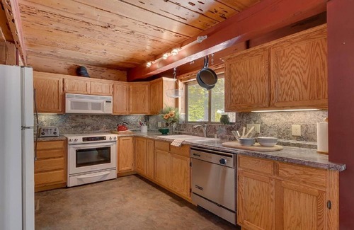 Tahoe Sierra Estates House | Classic Cedar in highly desirable Tahoe City neighborhood.