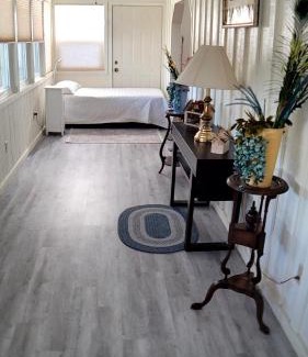 Canyon Lake House | Classic Charm Close To Lake