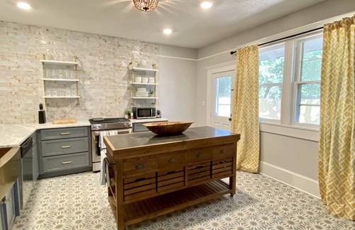Valdosta House | Classic craftsman centrally located close to downtown, VSU and SGMC
