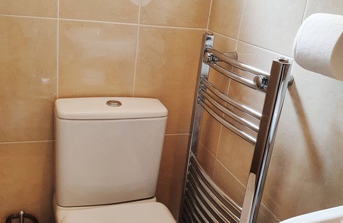 Marston Green Apartment | Classic Double Room at Royal Square Hotel Birmingham Airport and NEC