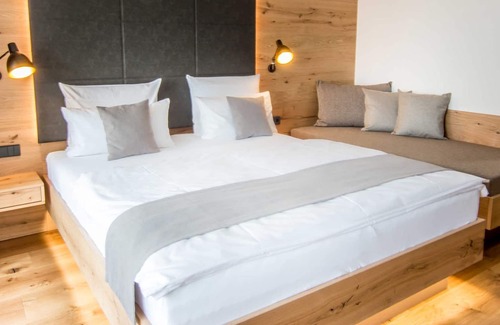 Markdorf Ski Chalet | Classic double room - Wirthshof 4* hotel | Chalets by Lake Constance