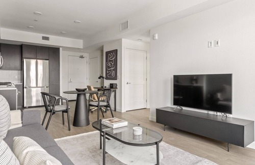 Emeryville Apartment | Classic Emeryville 1BR w/Pool, Gym & W/D, walk to Safeway, by Blueground