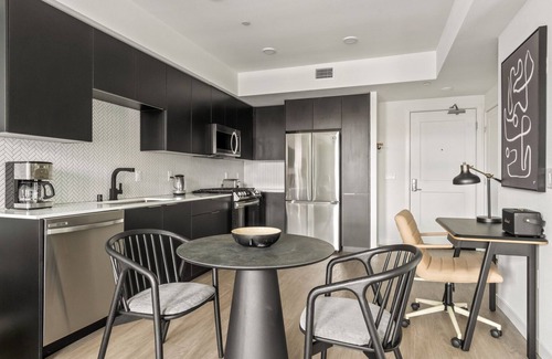 Emeryville Apartment | Classic Emeryville 1BR w/Pool, Gym & W/D, walk to Safeway, by Blueground