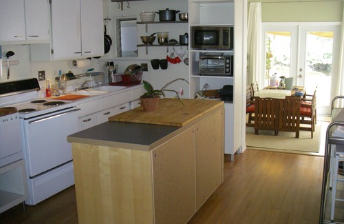 Ruskin House | Classic fishing cabin with free kayaks/boats!Close to beach! Dock your boat n/c!