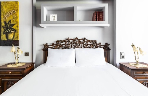 Uskudar Apartment | Classic Flat w Balcony 7 min to Capitol Mall