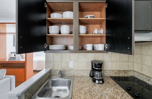 Gateway Apartment | Classic Gateway Studio w/Gym, Pool, nr Stadium, by Blueground